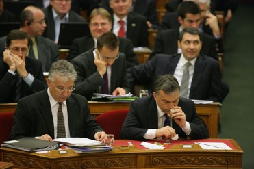 20101223parlament36