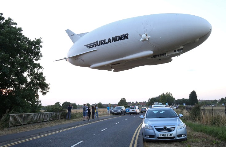 in-the-uk-it-rose-to-the-sky-largest-aircraft-airlander-10